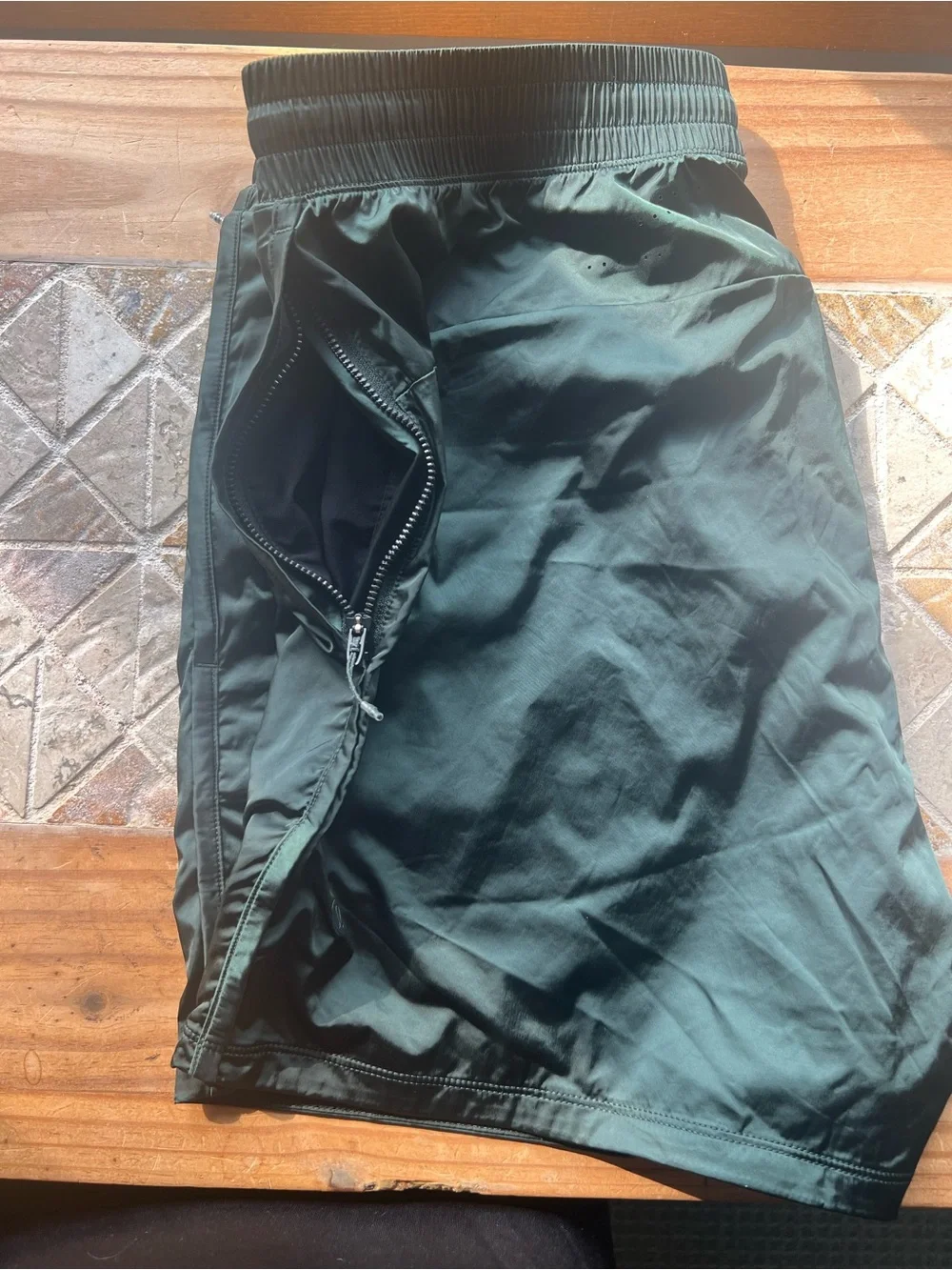Lululemon  men dark green Athletic Shorts Drawstring Pockets 5in Inseam M #400